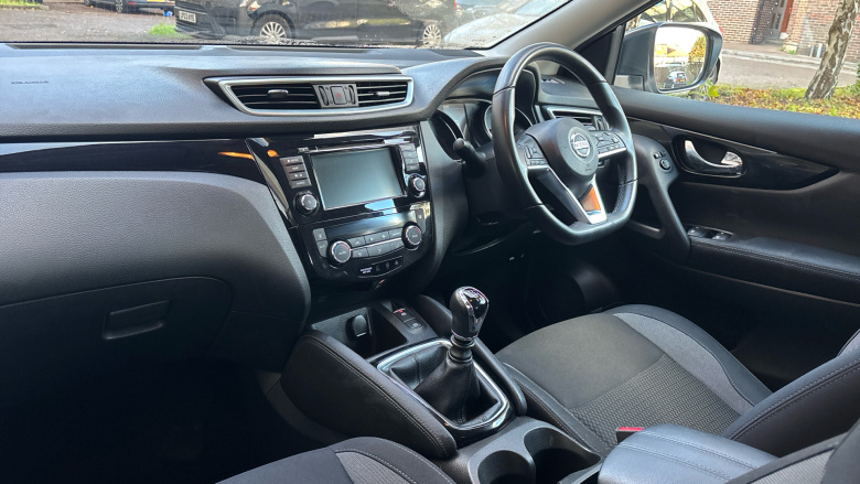 Nissan Qashqai 1.3 DiG-T Acenta Premium 5dr Petrol Hatchback